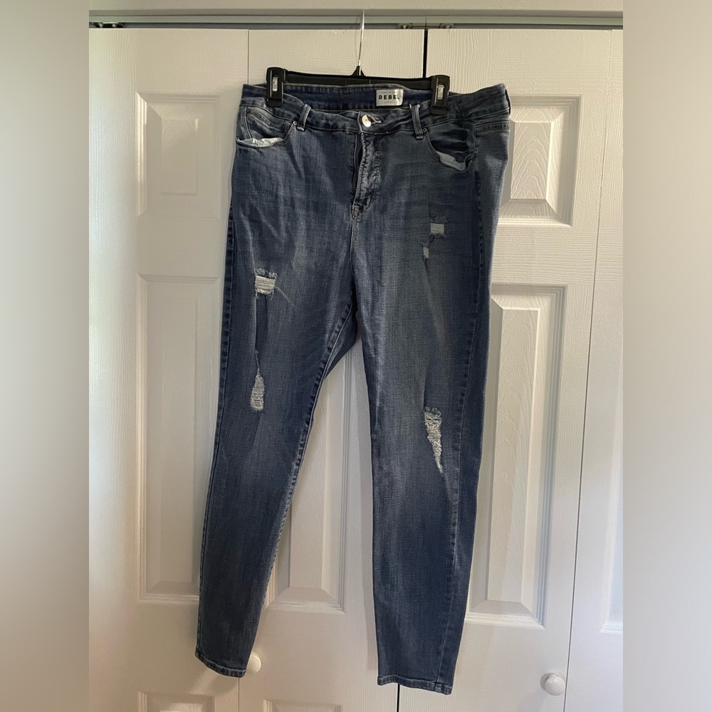 Rebel 18W Distressed Skinny Jean - GUC